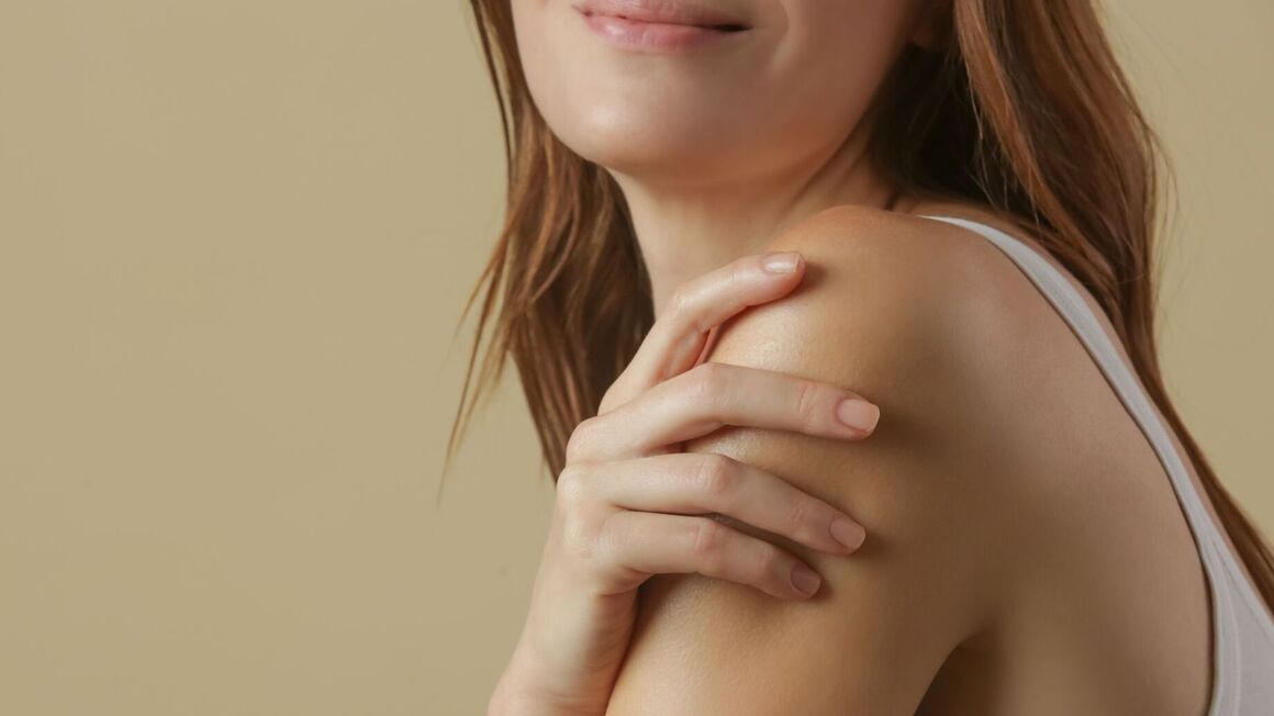 Die Schulter einer Frau